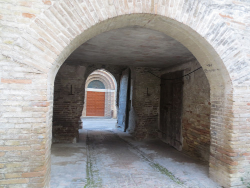 ingresso visto dalla corte interna castello Cassero Ancona